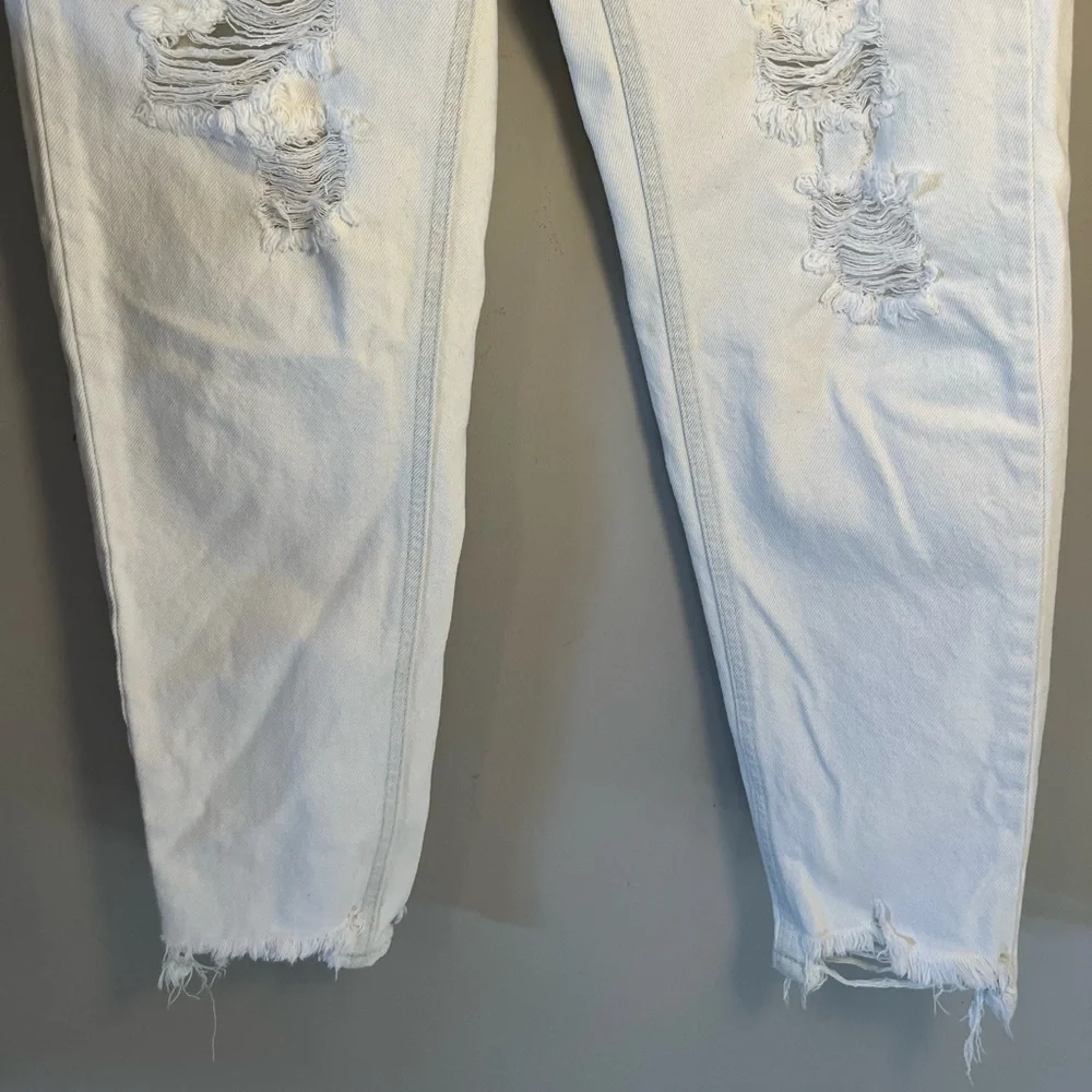 Pull & Bear White Distressed High Waist Boyfriend Jeans Size 27